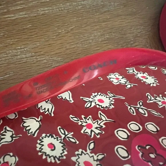 Coach Abbigail Red Floral Pattern Flip Flops with Silver Turnlock Logo Sz 6 - Picture 4 of 8